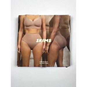 SKIMS‎ Seamless Sculpt High Waist Thong Onyx Size Medium New In Box